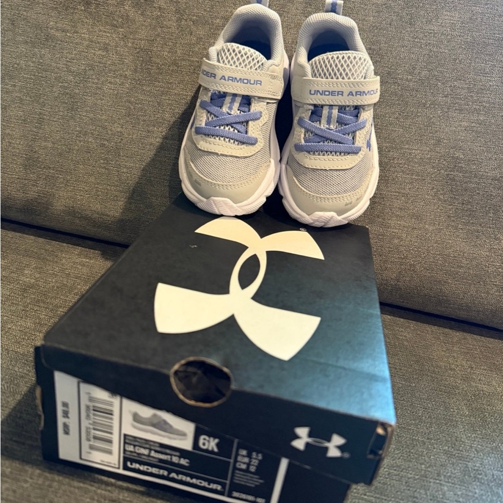 Under Armour Kids Gray and Lavender Lightweight Sneakers size 6